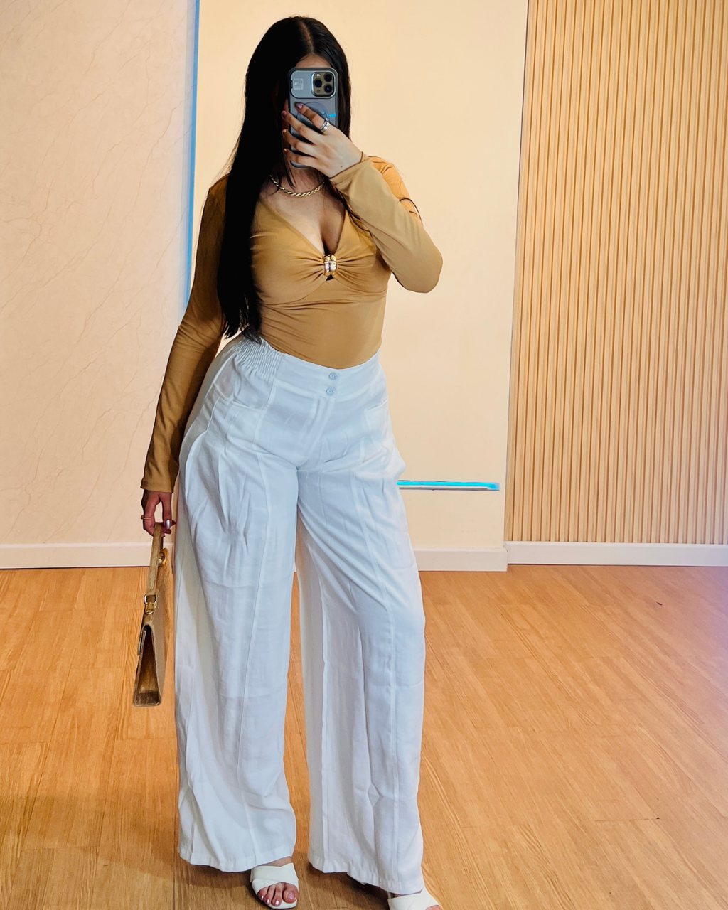 Body Nadia Camel