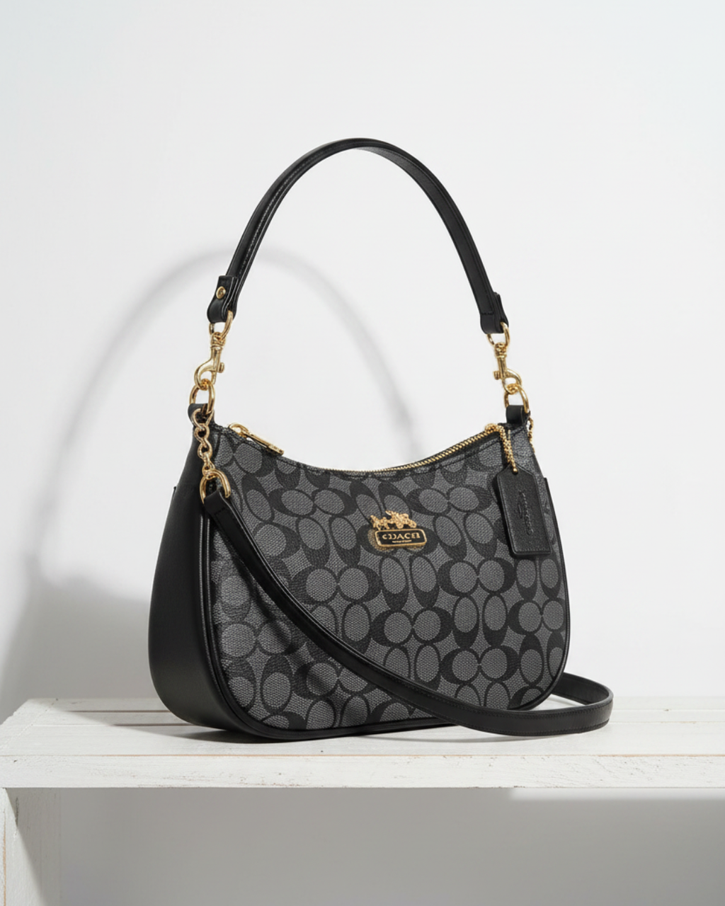 Bolso Shoulder Bag Monograma negro – Cuero Sintético
