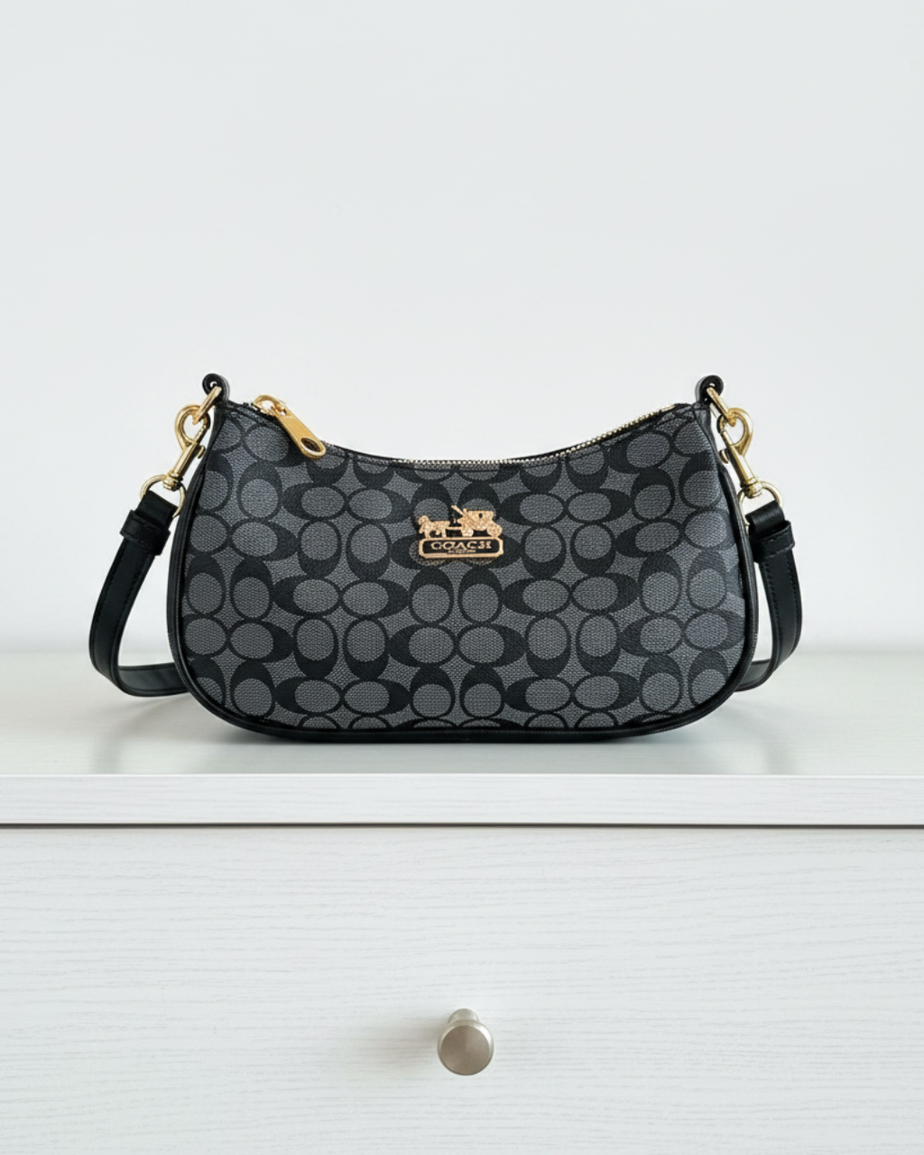 Bolso Shoulder Bag Monograma negro – Cuero Sintético