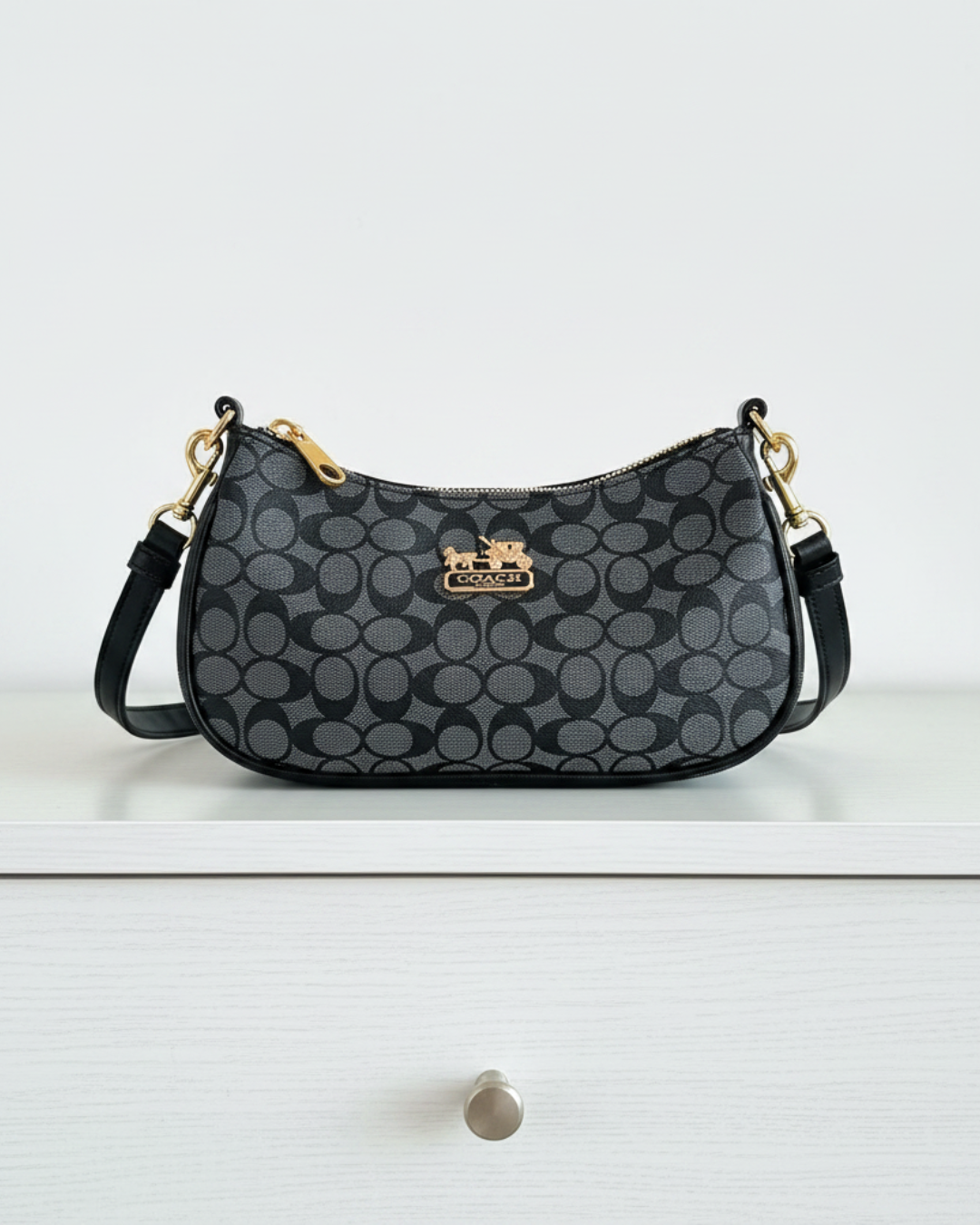 Bolso Shoulder Bag Monograma negro – Cuero Sintético